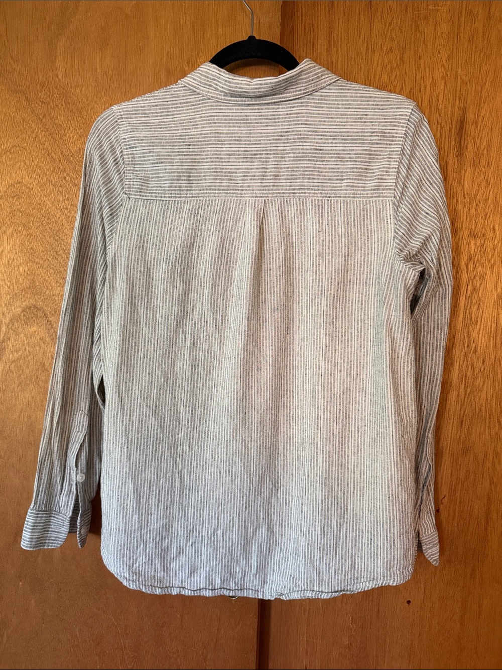 Marine layer Light Gray and White Striped Button-Up Shirt Size Medium - Picture 5 of 6